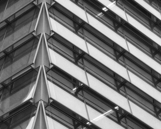 Edificios de oficinas en Santiago incorporan locales comerciales en sus proyectos