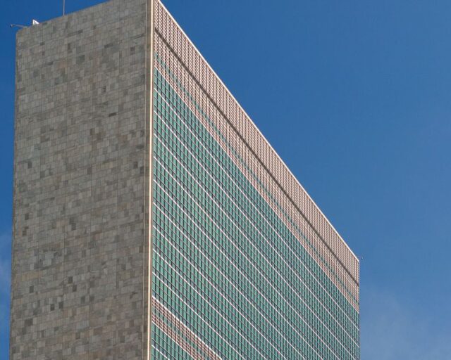 ONU negocia convenio que vincularía impuestos con derechos humanos