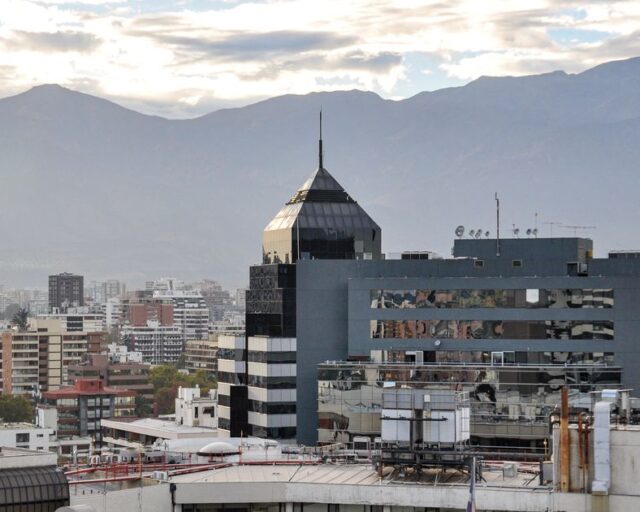 Desempleo se mantiene en 9,4% y Gobierno destaca contención del deterioro