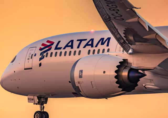 Vuelo de LATAM realiza aterrizaje de emergencia