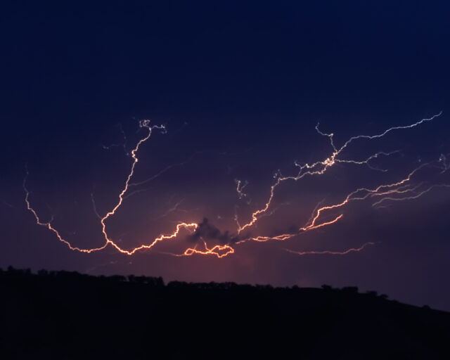 Emiten alerta por tormentas eléctricas en dos regiones del centro-sur del país para este sábado