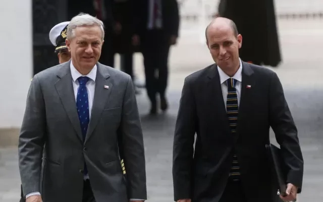 Aprobación del Presidente Kast se mantiene estancada en 35%