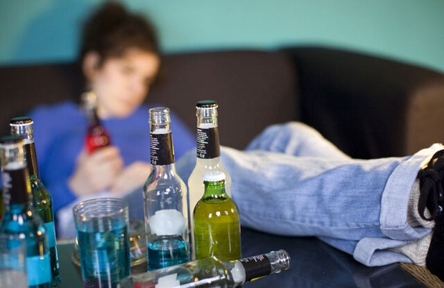 La vulnerabilidad silenciosa de nuestros hijos ante el alcoholismo