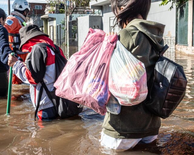 Vecinos de Angol señalan desfase entre inicio de inundación y alerta de evacuación