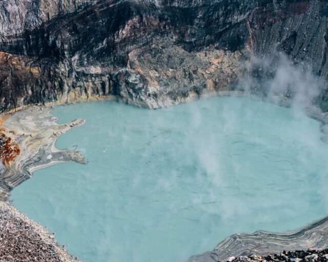 Senapred activa alerta preventiva por incremento de actividad en volcán Villarrica