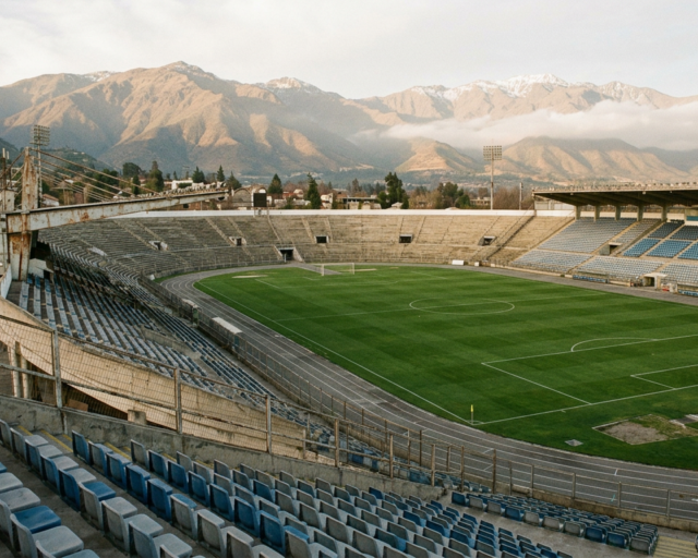 Presidente de Colo Colo respalda a Javier Correa tras sanción por gestos obscenos