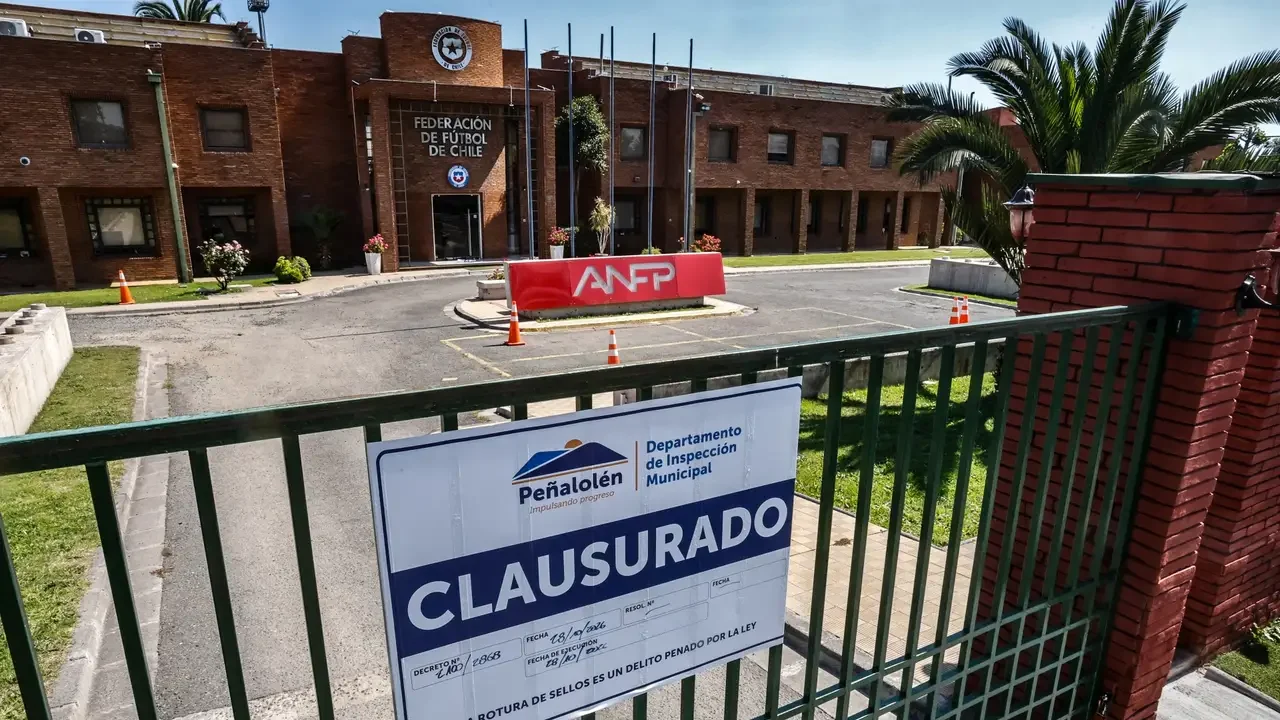 EL COLAPSO DE QUILÍN: Deudas millonarias, clausura municipal y el estallido final que desmorona a la ANFP