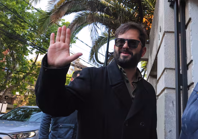 Ex presidente Boric dispara con todo contra gobierno de Kast