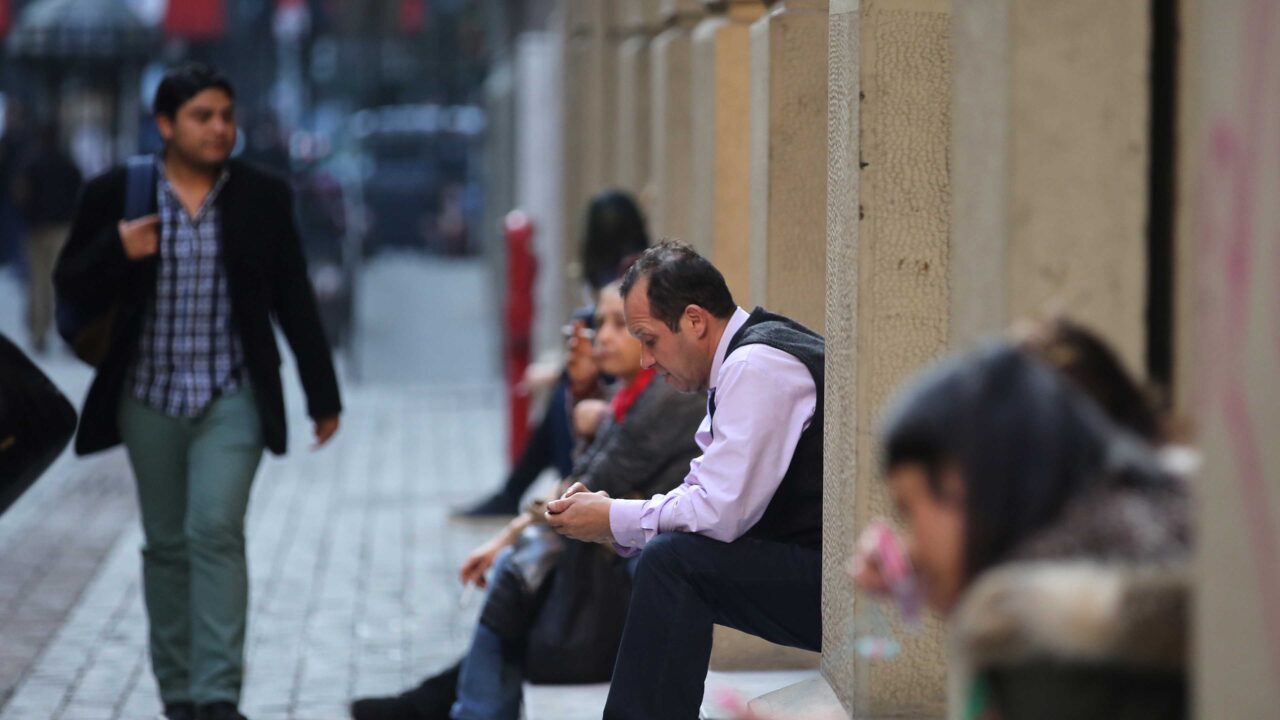 Crisis laboral en Chile: desocupación escala al 9,8% y supera la barrera del millón de desempleados