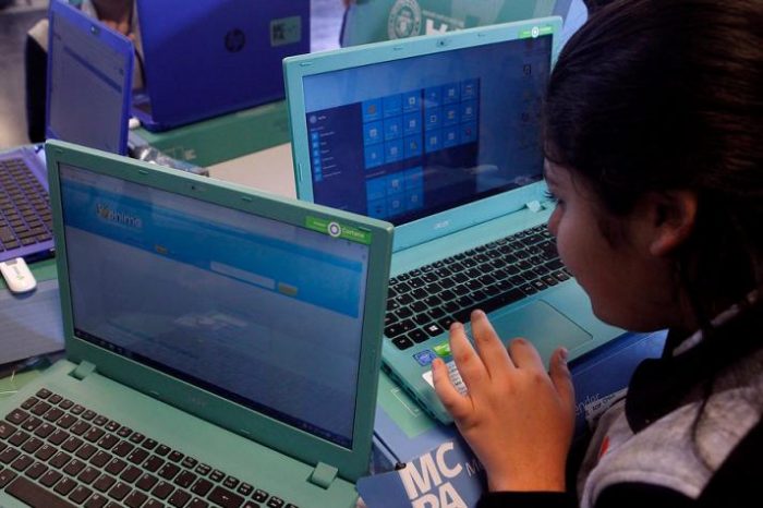 Proyecto de Presupuesto 2027 del Presidente Kast elimina la entrega de notebooks escolares