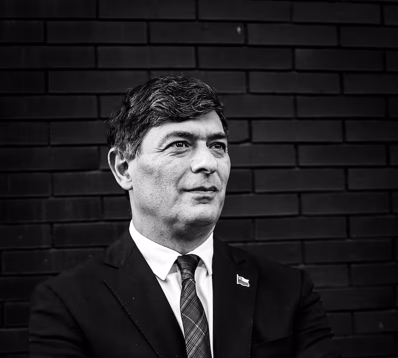 Entre el «fiel de la balanza» y la tormenta mediática: El fenómeno de Franco Parisi y el PDG que sacude a la política chilena