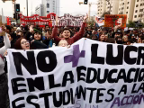Incidentes y cortes de tránsito en la Alameda marcan jornada de protesta convocada por la Confech