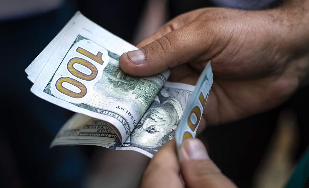 Dólar sube a $991 y se acerca nuevamente a los $1.000