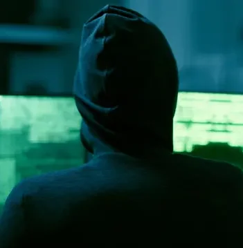 Alerta por sofisticadas extorsiones digitales: Desde engaños en comunidades vulnerables hasta la fabricación de chats de WhatsApp con IA que destruyen familias