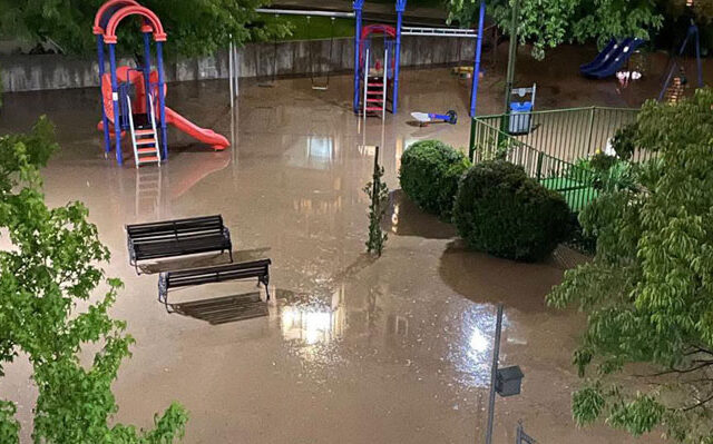 Nuevo sistema frontal golpea la zona oriente de la RM: Reportan casas inundadas y activación de quebradas en Las Condes y Lo Barnechea