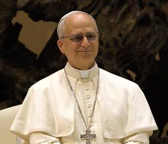El papa León XIV regresa al Vaticano tras una exitosa operación quirúrgica de pulmón