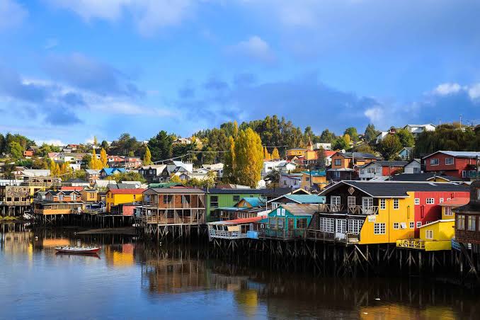 Archipiélago de Chiloé se consolida como referente de turismo sostenible y cultural en el sur de Chile