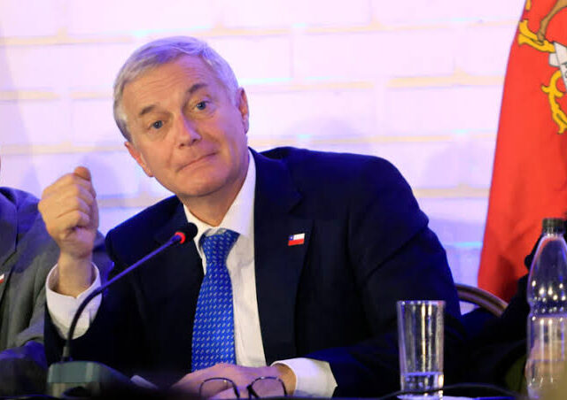 Aprobación del Presidente Kast cae por primera vez del 30% y un 92% de la ciudadanía rechaza rebajas de condena por delitos sexuales