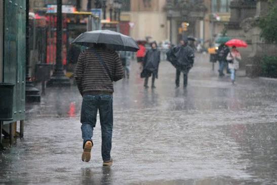 Sistema frontal en Chile deja miles de clientes sin luz y activa alertas por quebradas, granizos y tornados en la zona centro-sur