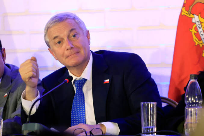Aprobación del Presidente Kast cae por primera vez del 30% y un 92% de la ciudadanía rechaza rebajas de condena por delitos sexuales