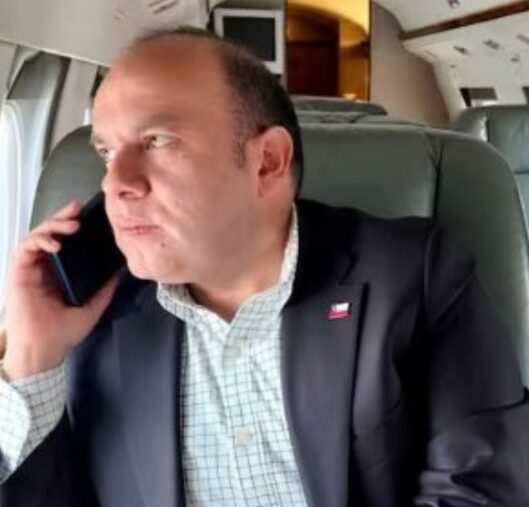 Cuestionamientos en el Gobierno por difusión de fotografía del Subsecretario del Interior en vuelo de la FACh