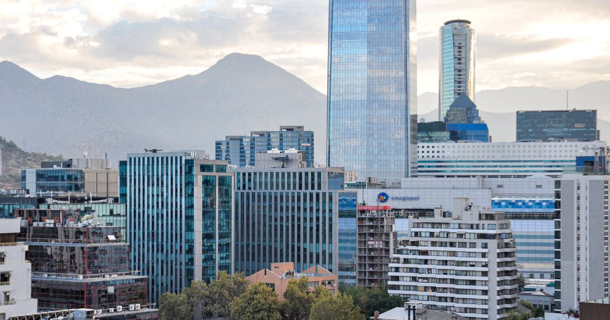 FMI rebaja proyección de crecimiento de Chile a 0,6% para 2026