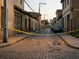 Fiscalía investiga homicidio y atentado con arma de fuego en Santiago