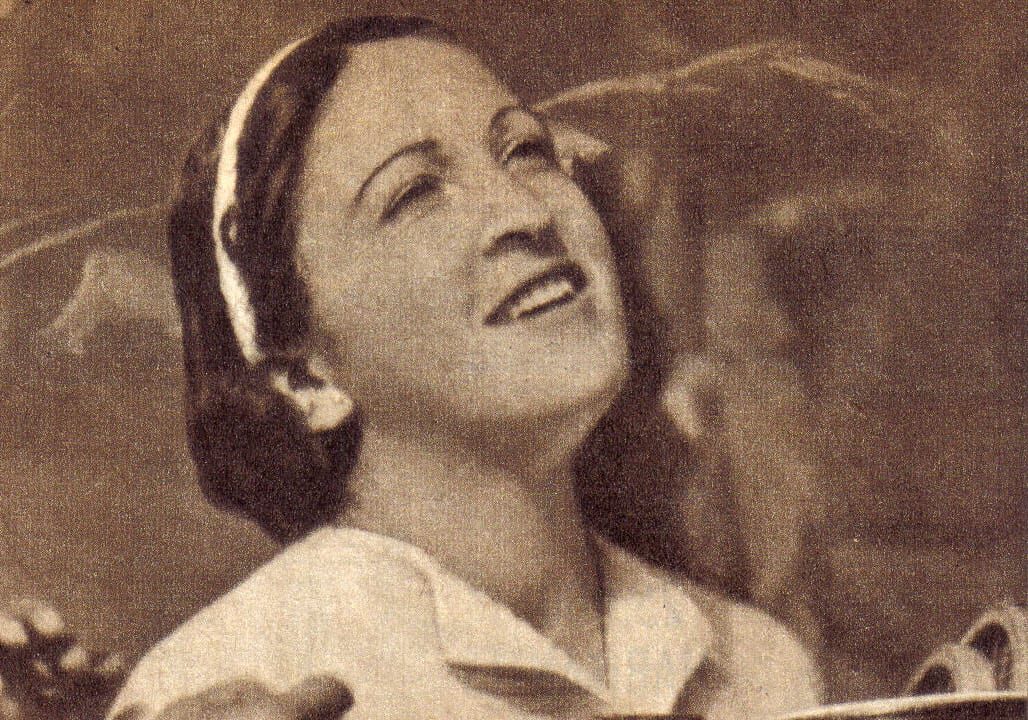 Familia de Anita Lizana dona trofeo del US Open 1937 a la Federación de Tenis