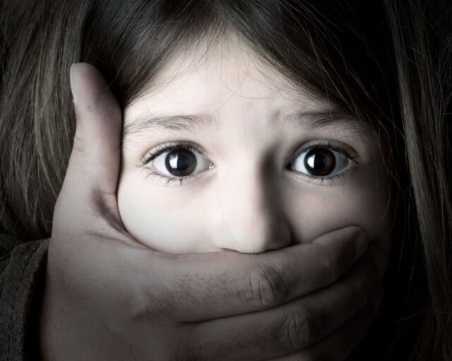 Gobierno rebajó condenas a 56 sentenciados por delitos sexuales contra menores: la mayoría ya estaría en libertad